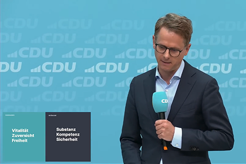 Carsten Linnemann pitcht – Screenshot (Ausschitt) aus einer abgefilmten Presskonfernz im Konrad-Adenauer-Haus, September 2023