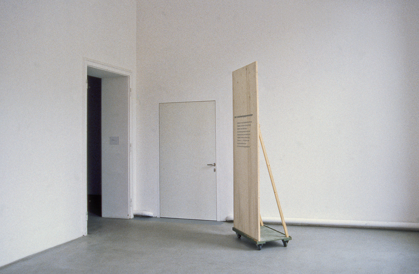 Hannes Kater –"Der Zeichnungsgenerator" im Kunstverein Hannover 2001: der Aufsteller mit Werbetext in Raum 7